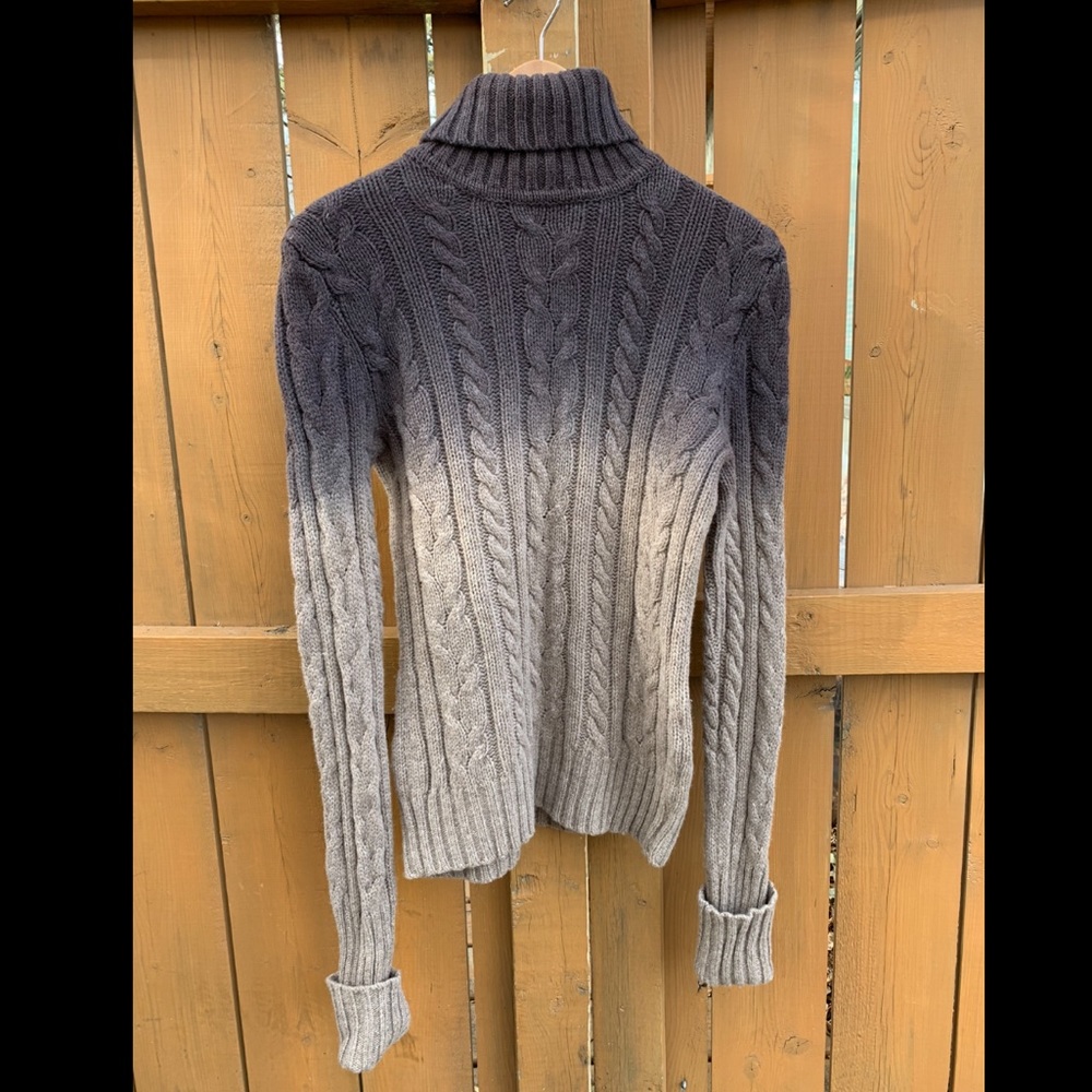 Club Monaco Turtleneck 100% Wool. Excellent cond.